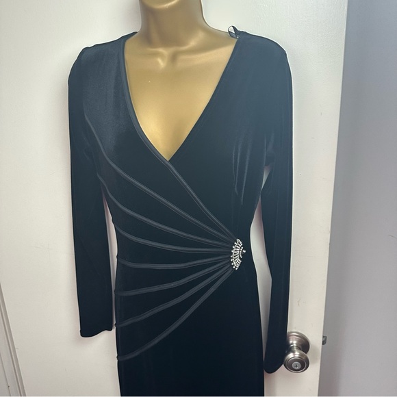 Tadashi Shoji Black Velvet LongSleeve Sparkly Jewel Pendant Side MaxiDress NWT S - Picture 7 of 16